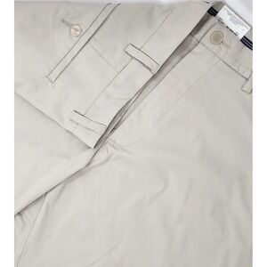 NWT St Johns Bay Straight Fit Shorts Men's 48 Beige Chino 9"‎ Inseam Grip Waist